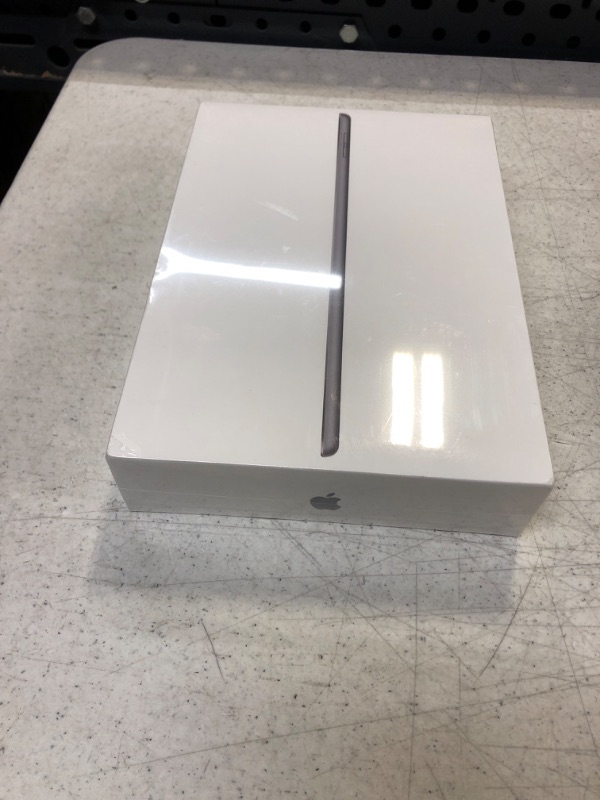 Photo 3 of 2021 Apple 10.2-inch iPad Wi-Fi 64GB - Space Gray (9th Generation)  -- FACTORY SEALED --
