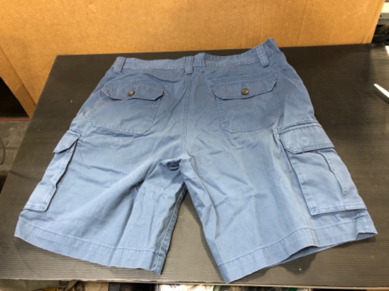 Photo 2 of ESSENTIAL CARGO SHORTS FOR MENS SIZE 36 