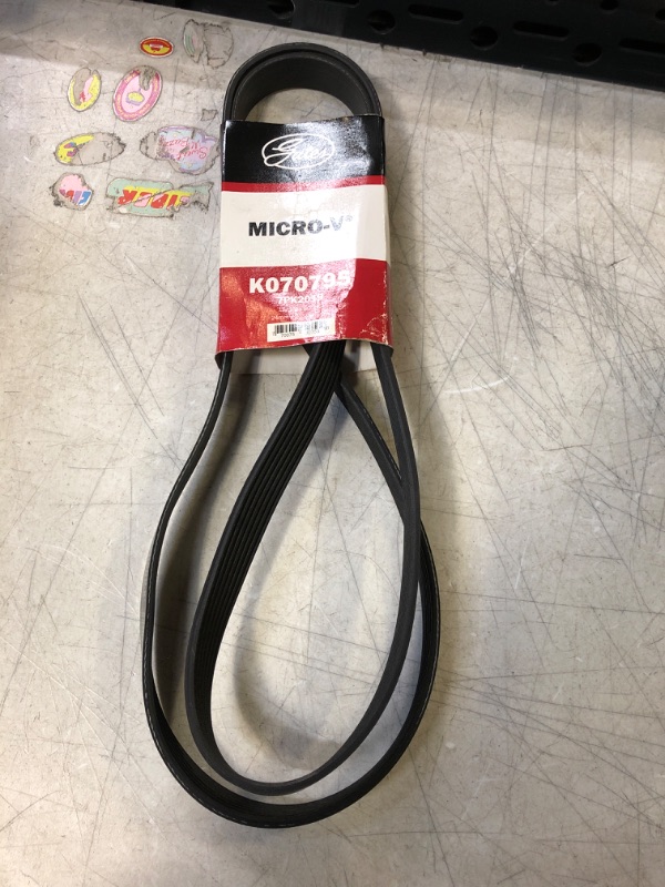 Photo 2 of Gates K070795 Micro-V Serpentine Drive Belt