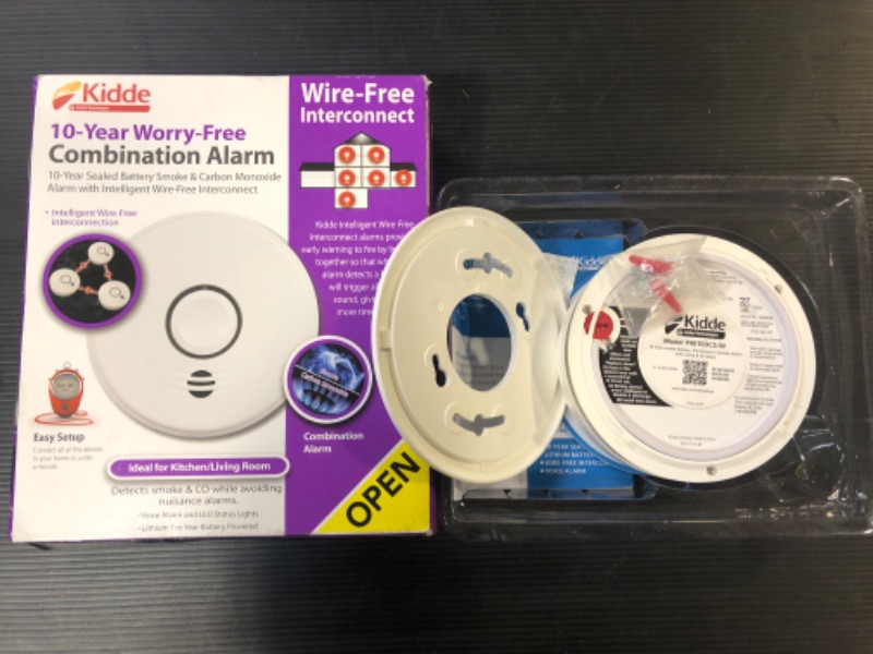 Photo 2 of Kidde Smoke Detector, Long-Life Lithium Battery Powered Smoke Alarm with Hush Button / ONLY PACKAGING HAS MINIMAL DAMAGE
