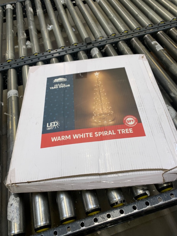 Photo 1 of Warm Spiral Xmas Tree 5ft --- Box Packaging Damaged, Item is New
