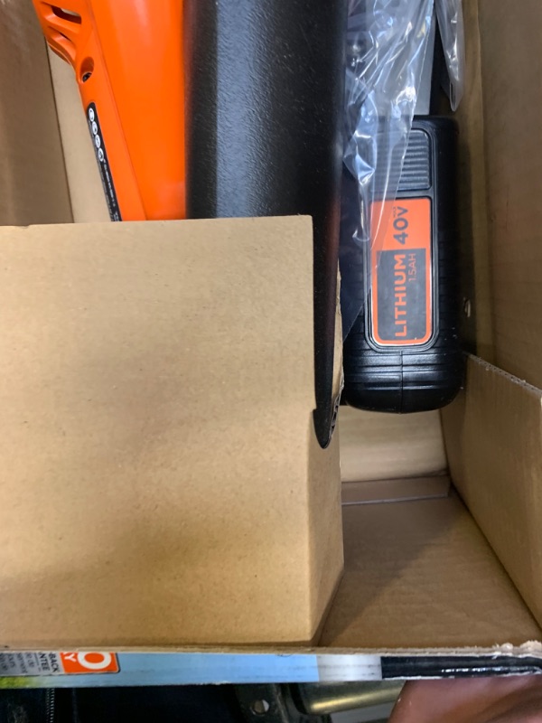 Photo 4 of BLACK+DECKER LSW40C Lithium Sweeper + 40-Volt Battery Pack Kit w/ extra 2.0 AH Battery --- Box Packaging Damaged, Minor Use
