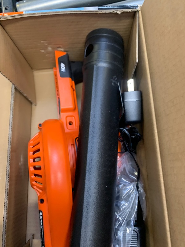 Photo 5 of BLACK+DECKER LSW40C Lithium Sweeper + 40-Volt Battery Pack Kit w/ extra 2.0 AH Battery --- Box Packaging Damaged, Minor Use
