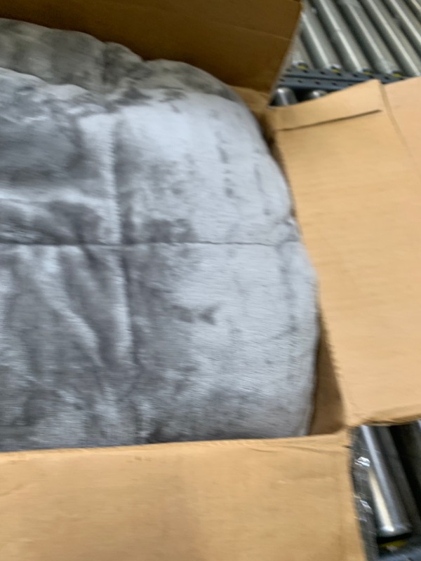Photo 3 of 18lb Gray Queen Sized Weighted Blanket --- Box Packaging Damaged, Minor Use, Dirty From Previous Use

