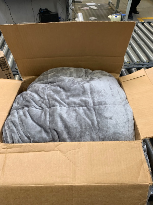 Photo 1 of 18lb Gray Queen Sized Weighted Blanket --- Box Packaging Damaged, Minor Use, Dirty From Previous Use
