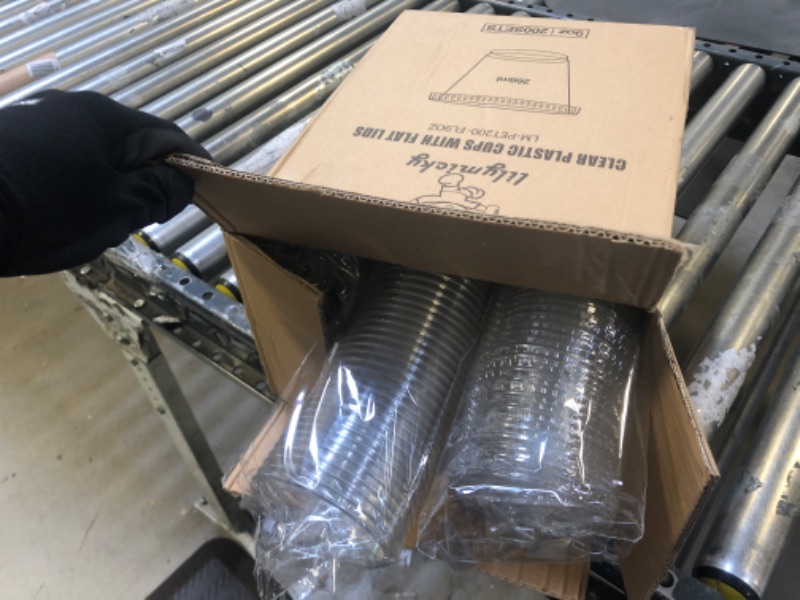 Photo 1 of 9 oz clear plastic cups and lids.. 