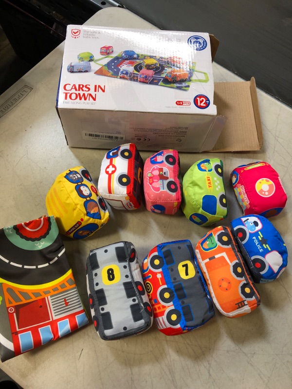Photo 1 of CARS IN TOWN PLAYSET