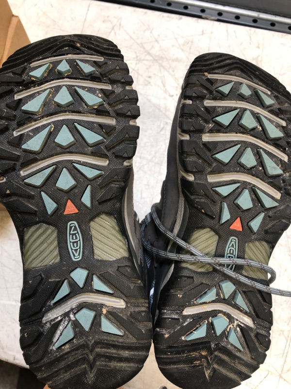 Photo 1 of KEEN Women's Targhee 3 Mid Height Waterproof Hiking Boots
SIZE 7.5