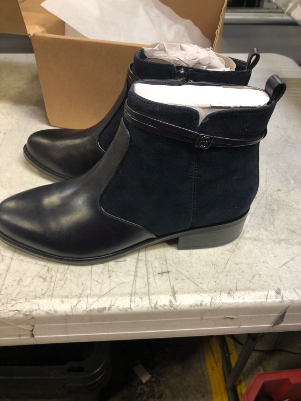 Photo 1 of BANDOLINO WOMENS ANKLE BOOTS SIZE 7