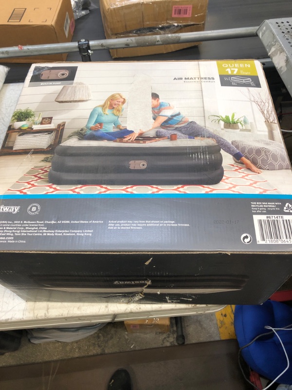 Photo 2 of Bestway Deluxe Double High 17&#34; Air Mattress with Built in Pump - Queen