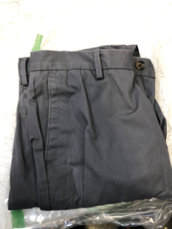 Photo 2 of Amazon Essentials Men's Classic-Fit Stretch Golf Pant (Available in Big & Tall) 32X32
