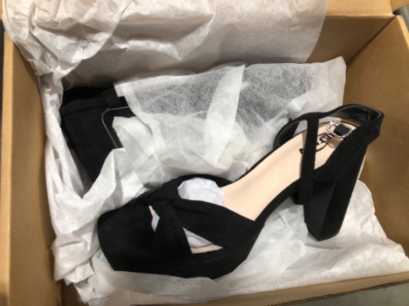 Photo 2 of BLACK HEELS SIZE 8 IN WOMEN