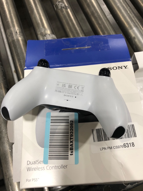 Photo 3 of Sony - PlayStation 5 - DualSense Wireless Controller - White