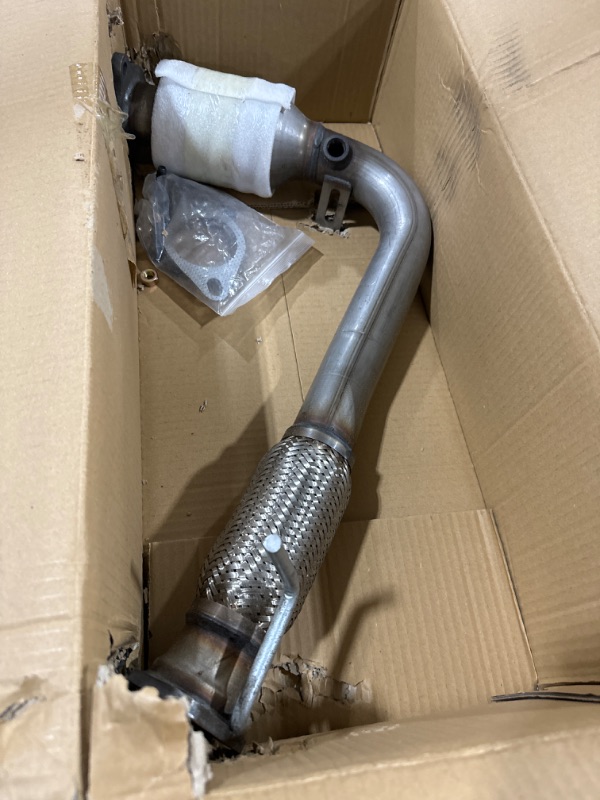 Photo 1 of FOMIUZY High Flow Front Catalytic Converter Kit Direct-Fit Chevy Equinox GMC Terrain 2010 2011 2012 2013 2014 Captiva Sport 2012 2013 2014 2015 2.4L