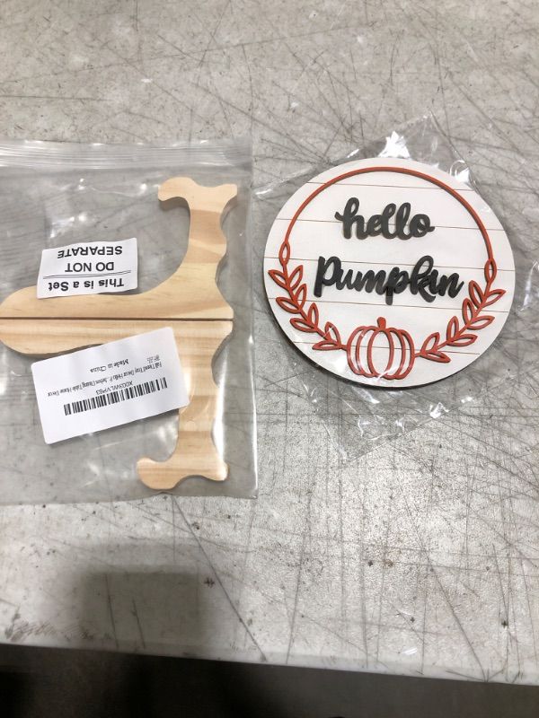 Photo 1 of Hello pumpkin sign with stand 