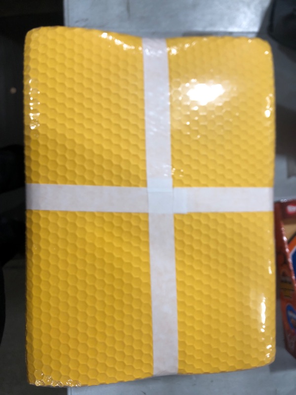 Photo 2 of Kraft Hexagonal Bubble Cushion Wrap (12X16") 25 Pack?, Yellow