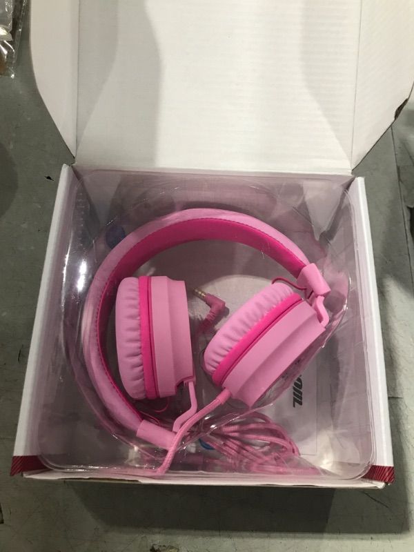 Photo 2 of ELECDER i36 Kids Headphones Children Girls Boys Teens Foldable Adjustable On Ear Headphones 3.5mm Jack Compatible Cellphones Computer Kindle MP3/4 School Tablet Pink/Rose