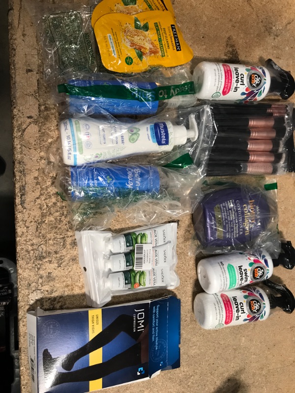 Photo 1 of BUNDLE OF 13 MIXED BEAUTY/TOILETRIES 