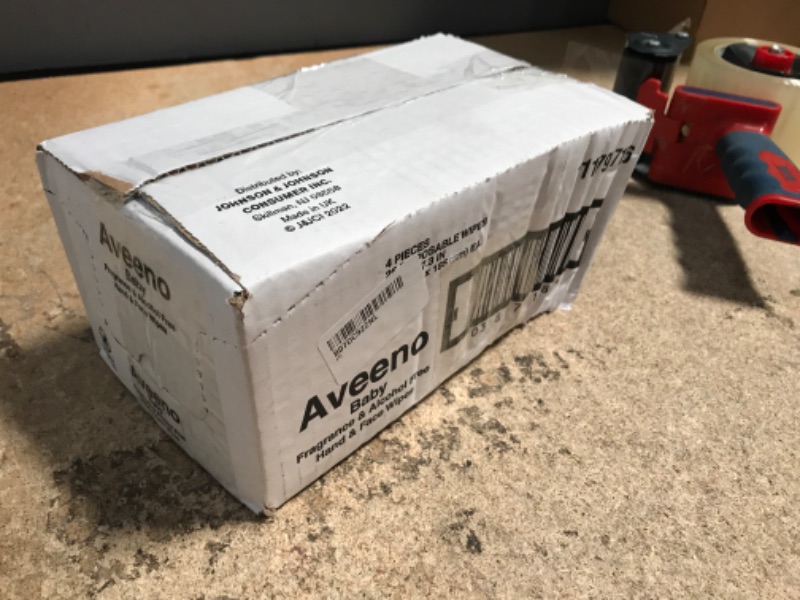 Photo 1 of Aveeno Baby Fragrance Free Hand & Face Wipes with Oat Extract & Aloe, Cleansing & Moisturizing Baby Wipes for Sensitive Skin, Sulfate-, Alcohol-, & Paraben-Free, Hypoallergenic, 25 ct