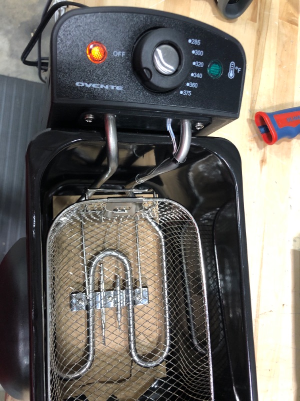 Photo 5 of *****MISSING FRY BASKET HANDLE TESTED FUNCTIONAL***

Ovente Electric Deep Fryer 2 Liter Capacity, 1500W with Lid, Viewing Window, Adjustable Temperature Knob and Stainless Steel Frying Basket Perfect for Fried Chicken, Nuggets & Fries, Silver FDM2201BR Si
