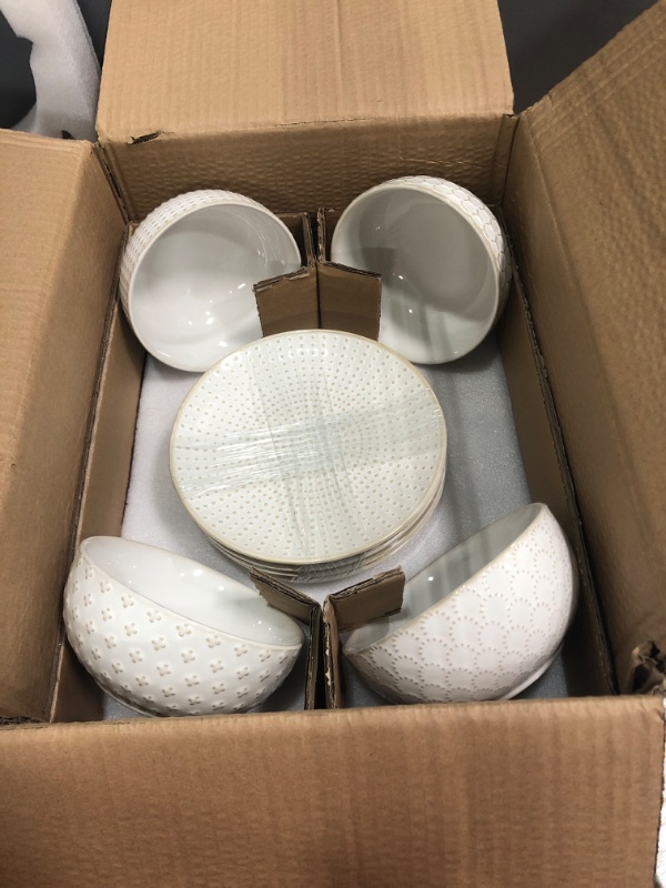 Photo 3 of  NEW

LE TAUCI Dinnerware Sets 12 Piece, Ceramic Plates and Bowls Set, House Warming Wedding Gift, Serve for 4 (10" Dinner Plates + 8" Salad Dish + 22 oz Cereal Bowl) x 4, Dishwasher safe - Arctic White