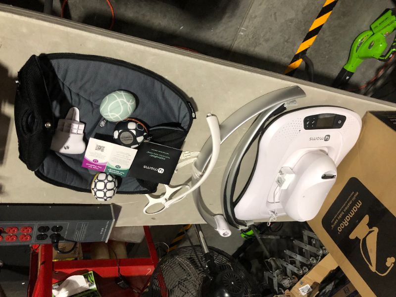 Photo 2 of ***POWERS ON - UNABLE TO TEST FURTHER***
4moms MamaRoo Multi-Motion Baby Swing, Bluetooth
