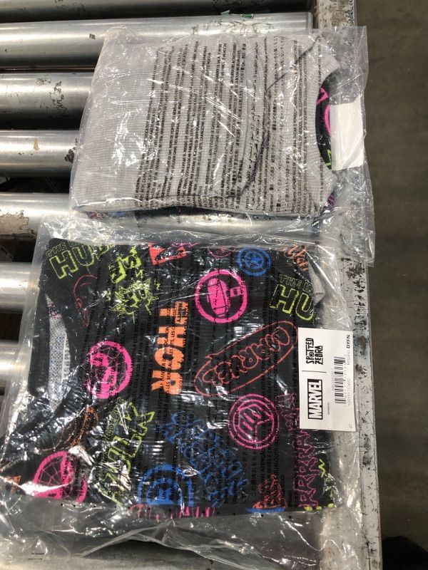 Photo 1 of 2 pk- Amazon Essentials Disney | Marvel | Star Wars | Frozen Girls and Toddlers' Long-Sleeve Thermal T-Shirts, Pack of 2 Medium Grey/Marvel