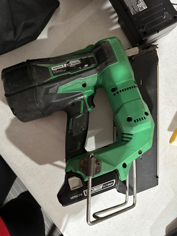 Photo 6 of NR1890DR 3-1/2" 18V Cordless Plastic Strip Framing Nailer
