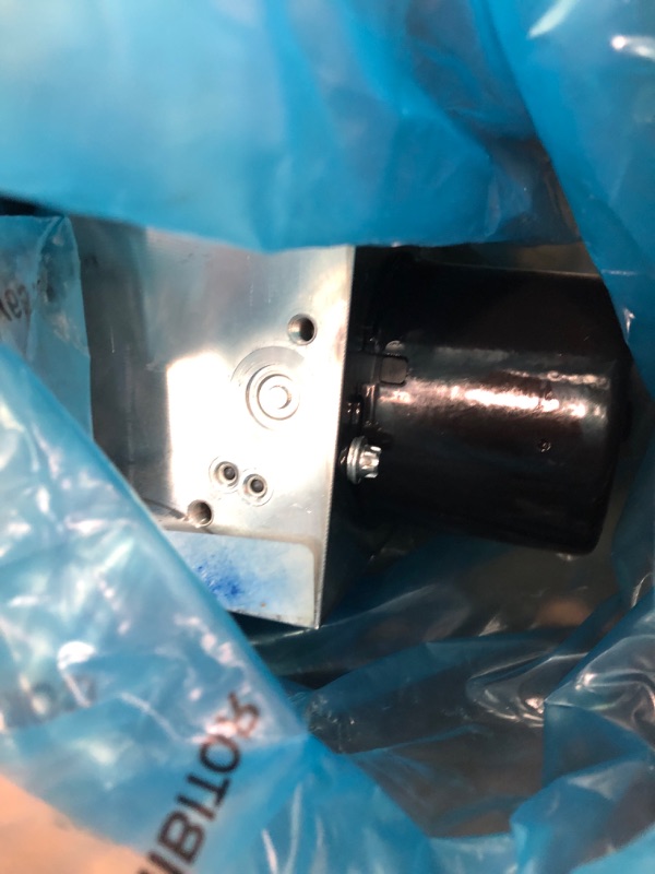 Photo 1 of GM Genuine Parts 20927955 Brake Pressure Modulator Valve