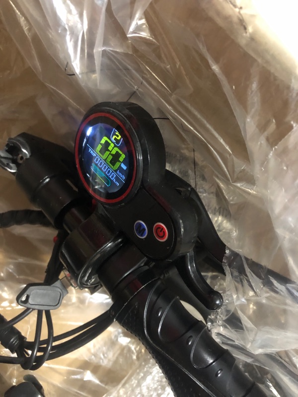 Photo 1 of **FOR PARTS ONLY** THROTTLE IS  BROKEN** EVERCROSS Electric Scooter, Electric Scooter for Adults with 800W Motor, Up to 28MPH & 25 Miles, Scooter for Adults with Dual Braking System, Folding Electric Scooter Offroad with 10'' Solid Tires