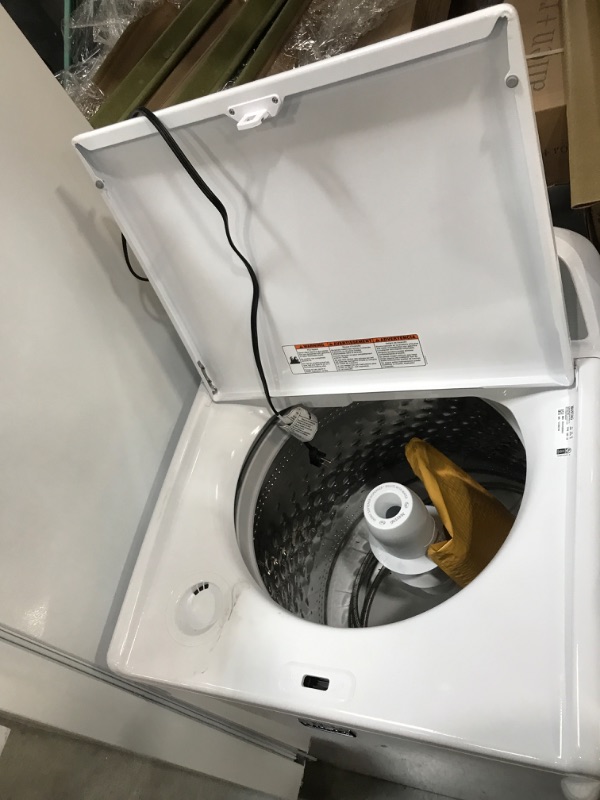 Photo 4 of Maytag 4.5-cu ft High Efficiency Agitator Top-Load Washer (White)