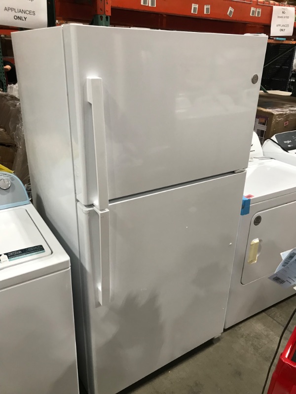 Photo 2 of GE Garage Ready 19.1-cu ft Top-Freezer Refrigerator (White)