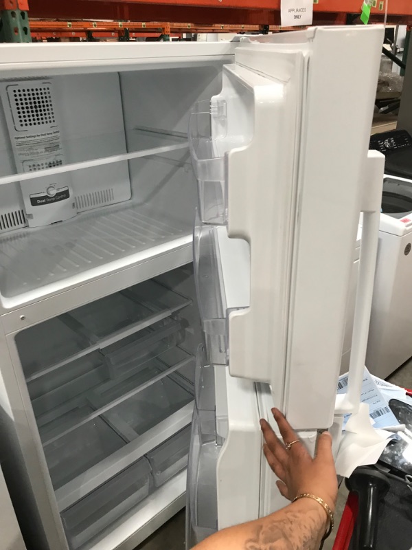 Photo 3 of GE Garage Ready 19.1-cu ft Top-Freezer Refrigerator (White)
