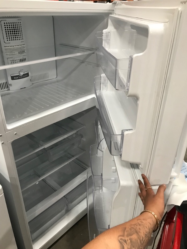 Photo 4 of GE Garage Ready 19.1-cu ft Top-Freezer Refrigerator (White)