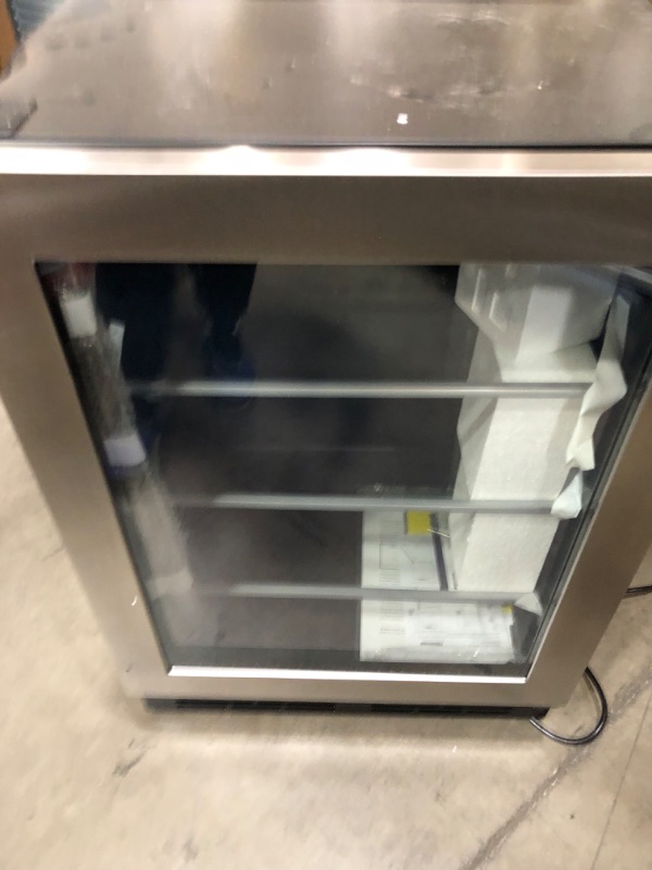 Photo 3 of Hisense 140-Can Capacity (5.4-cu ft) Residential Stainless Steel Freestanding Beverage Center