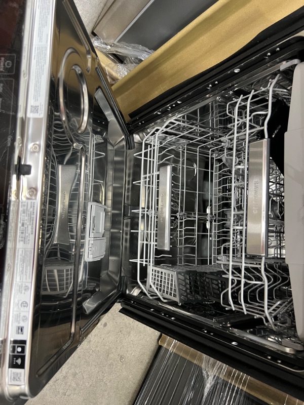 Photo 5 of Samsung Linear Wash Top Control 24-in Smart Built-In Dishwasher With Third Rack 