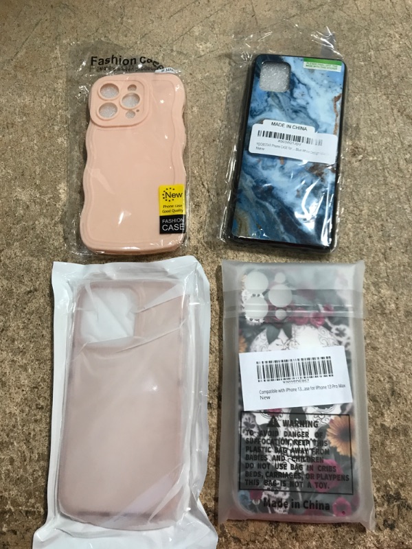 Photo 1 of Bundle of 4 Iphone cases