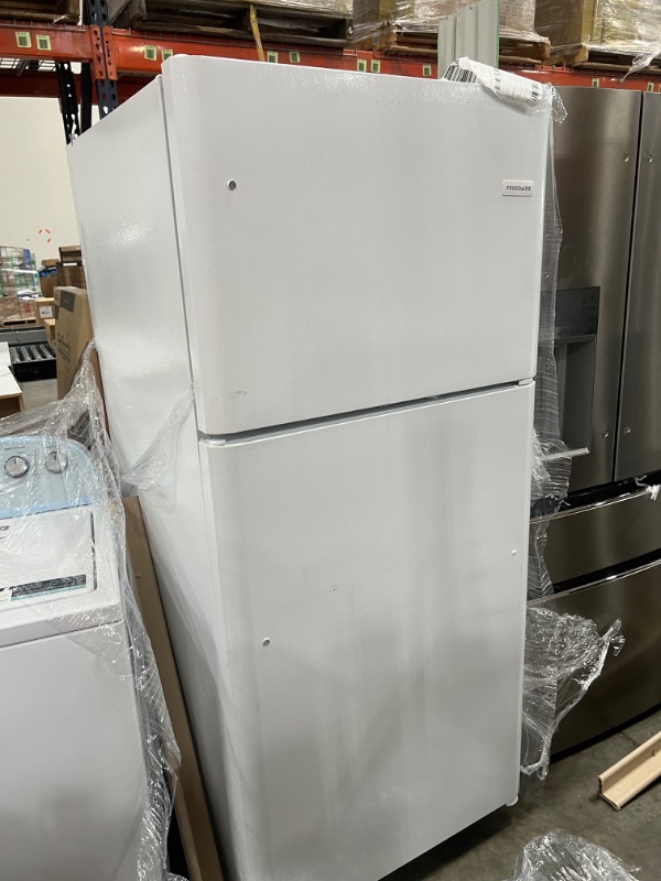 Photo 7 of Frigidaire 20.5-cu ft Top-Freezer Refrigerator (White)