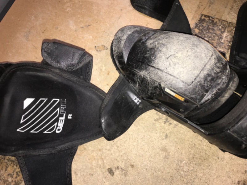 Photo 3 of (HEAVILY USED) ToughBuilt - Heavy Duty Foam Thigh Support Stabilization Knee Pads - Comfortable, Adjustable, Ultimate Stability - (TB-KP-3), black
