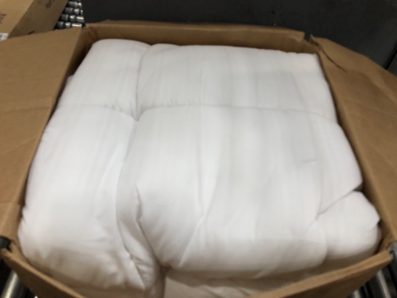 Photo 2 of  Bedding Comforter white