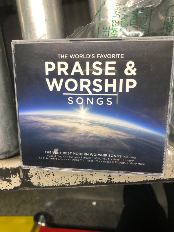 Photo 2 of The World's Favorite Praise & Worship Songs