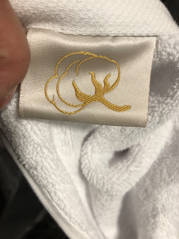 Photo 1 of 78 x 39 White Towel