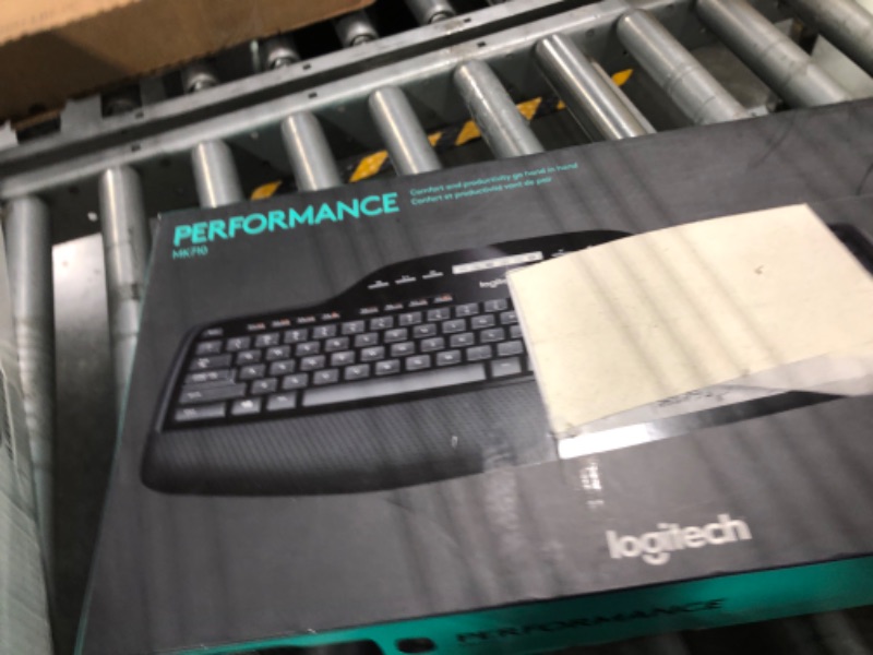Photo 1 of Logitech Wireless Desktop MK710 Radio Transfer, PC/Mac, Keyboard