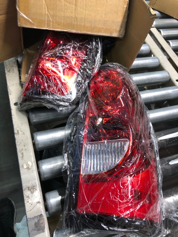 Photo 3 of PIT66 Tail Lights Compatible With 2003 2004 2005 2006 Chevy Silverado 1500 2500 3500 Rear Tail Light Assembly Led Tail Lights Left And Right Taillights (With Wiring Harness) 03-06 Silverado Red lens