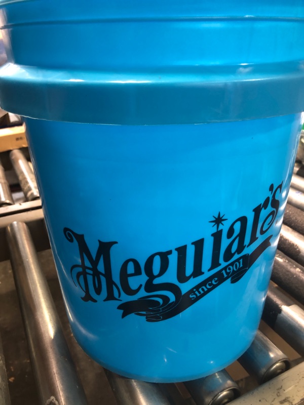 Photo 2 of Meguiar's RG206 Blue Hybrid Ceramic Large Car Wash Bucket 5US Gallon (Grit Guard Compatible/Sold Separately)