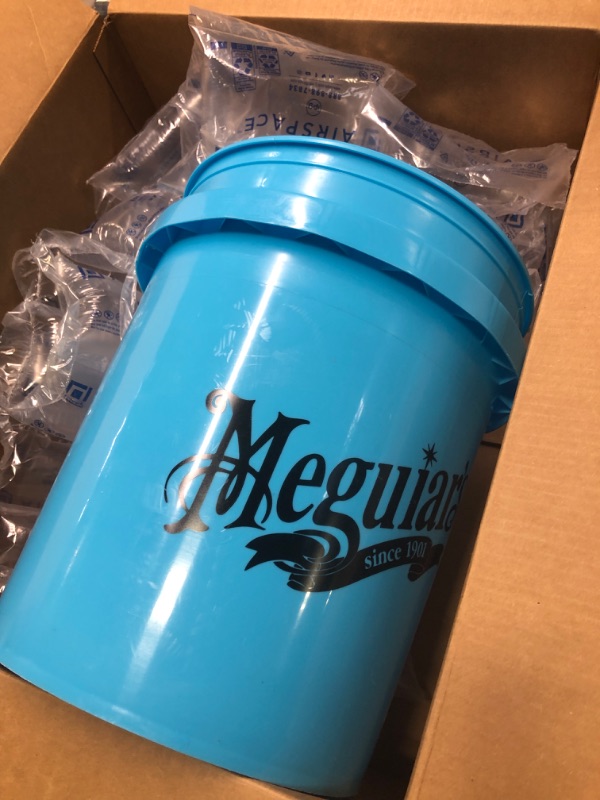 Photo 3 of Meguiar's RG206 Blue Hybrid Ceramic Large Car Wash Bucket 5US Gallon (Grit Guard Compatible/Sold Separately)