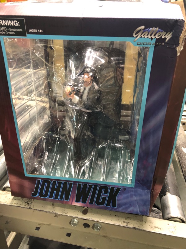 Photo 3 of DIAMOND SELECT TOYS John Wick Gallery: Chapter 1 PVC Figure, Multicolor, 9 inches