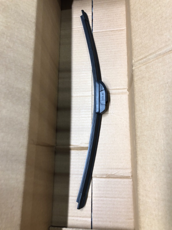 Photo 3 of Bosch ICON Wiper Blades 20BFit BMW: 03-02 Z3, Ford: 10-05 Explorer, Honda: 11-03 Element, Mazda: 11-09 RX-8, Nissan: 09-14 Cube, More, Up to 40% Longer Life, ( 20B )