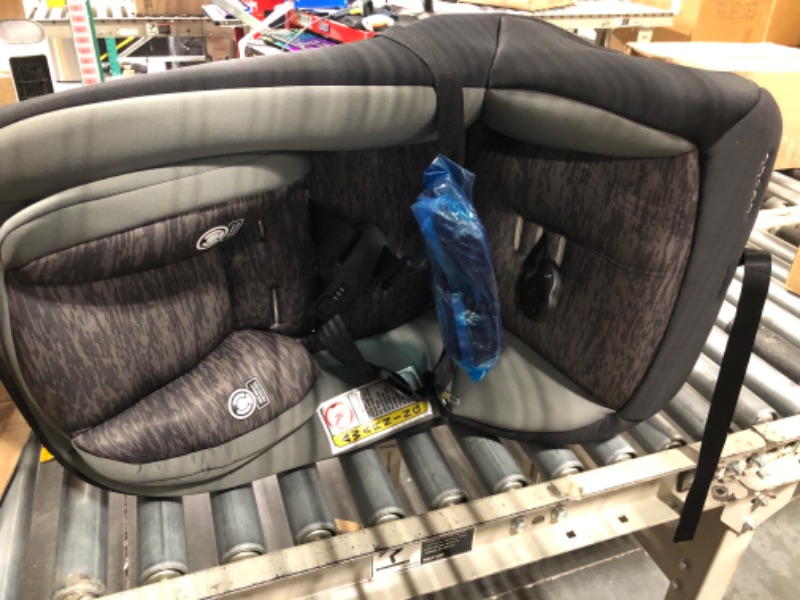 Photo 3 of Cosco Mighty Fit 65 DX Convertible Car Seat (Heather Onyx Gray)