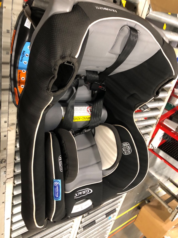 Photo 4 of Graco Extend2Fit Convertible Car Seat, Gotham